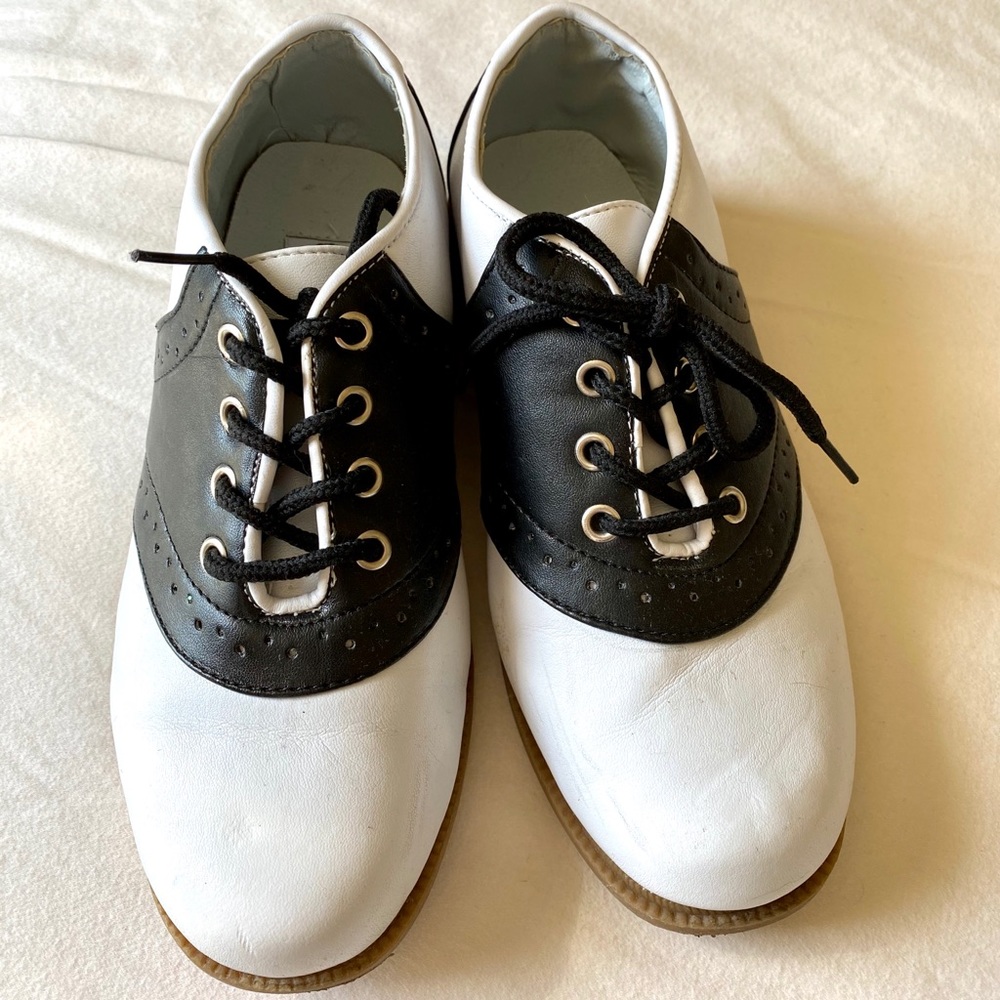 Girls saddle shoes